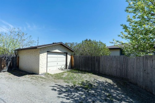 1132 Hunterston Hill Nw, Calgary, AB - Outdoor