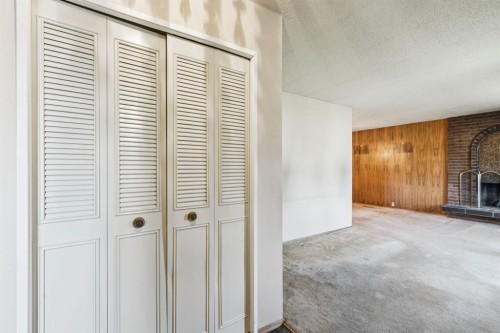 1132 Hunterston Hill Nw, Calgary, AB - Indoor Photo Showing Other Room