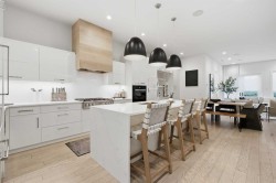 4318 17 Street SW Calgary, AB T2T 4P8