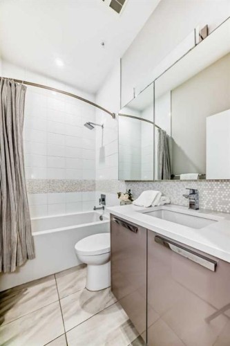 2105-1234 5 Avenue Nw, Calgary, AB - Indoor Photo Showing Bathroom