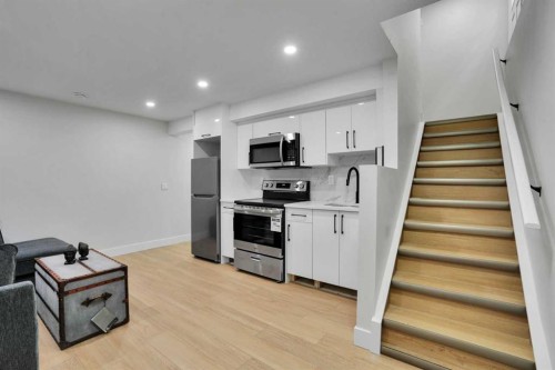 74 Castledale Way Ne, Calgary, AB - Indoor