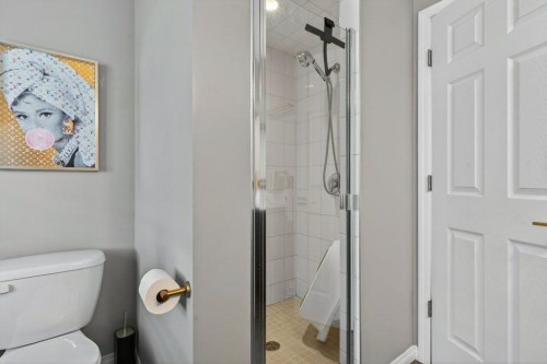 1012 Windsong Drive Sw, Airdrie, AB - Indoor Photo Showing Bathroom