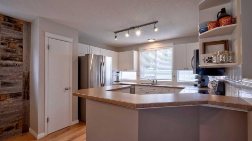 20 Tuscany Valley Park Nw, Calgary, AB - Indoor Photo Showing Kitchen With Double Sink