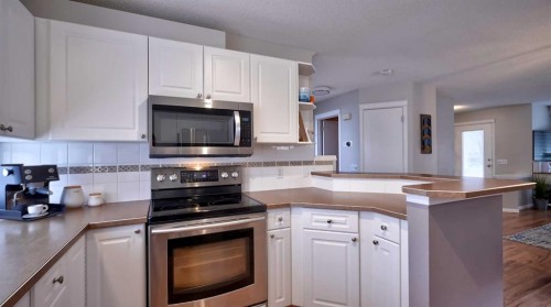 20 Tuscany Valley Park Nw, Calgary, AB - Indoor Photo Showing Kitchen