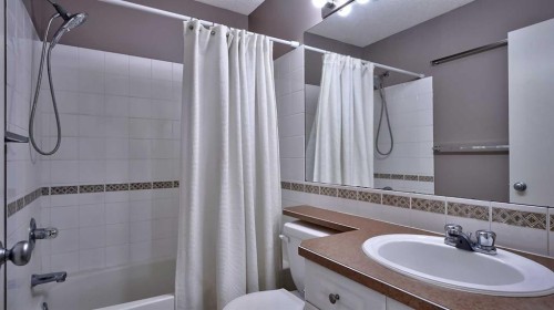 20 Tuscany Valley Park Nw, Calgary, AB - Indoor Photo Showing Bathroom