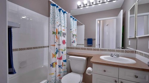 20 Tuscany Valley Park Nw, Calgary, AB - Indoor Photo Showing Bathroom