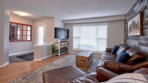20 Tuscany Valley Park Nw, Calgary, AB - Indoor Photo Showing Living Room