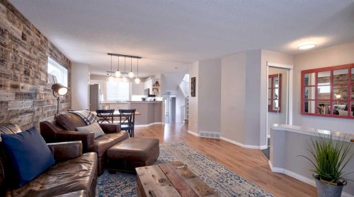 20 Tuscany Valley Park Nw, Calgary, AB - Indoor Photo Showing Living Room