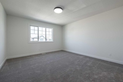 145 Sora Gardens Se, Calgary, AB 