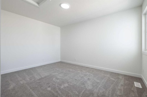 145 Sora Gardens Se, Calgary, AB 