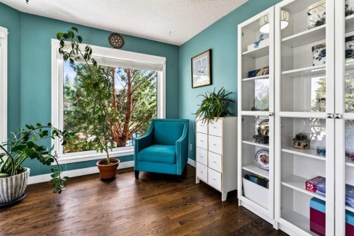 876 Shawnee Drive Sw, Calgary, AB - Indoor Photo Showing Other Room