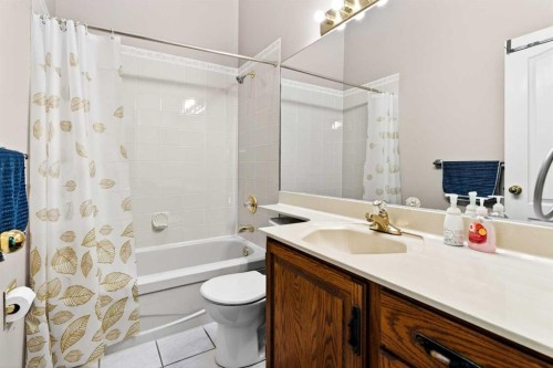 876 Shawnee Drive Sw, Calgary, AB - Indoor Photo Showing Bedroom