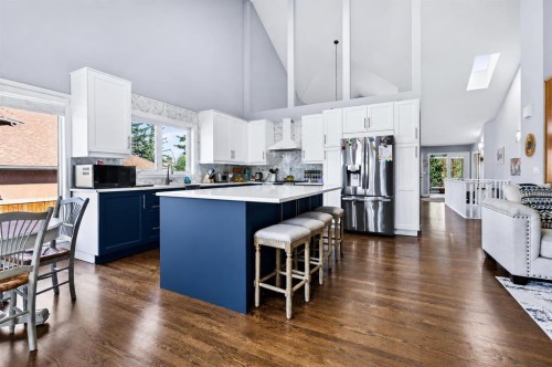 876 Shawnee Drive Sw, Calgary, AB - Indoor Photo Showing Kitchen With Upgraded Kitchen