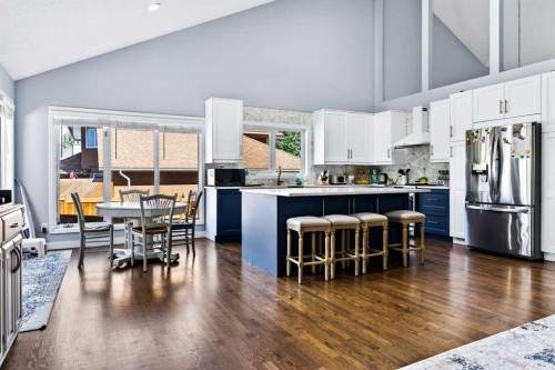 876 Shawnee Drive Sw, Calgary, AB - Indoor Photo Showing Kitchen With Upgraded Kitchen