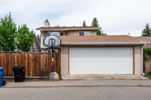 67 Deersaxon Circle Se, Calgary, AB - Outdoor With Exterior