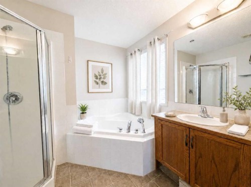 129 Cimarron Grove Circle, Okotoks, AB - Indoor Photo Showing Bathroom