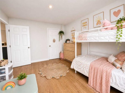 129 Cimarron Grove Circle, Okotoks, AB - Indoor Photo Showing Bedroom