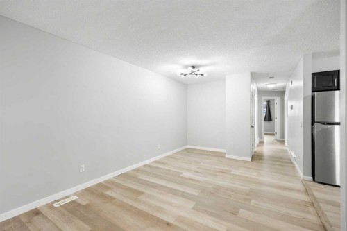 35 Bermuda Drive Nw, Calgary, AB - Indoor