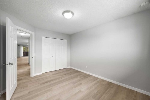 35 Bermuda Drive Nw, Calgary, AB - Indoor Photo Showing Other Room