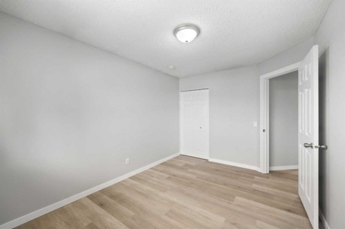 35 Bermuda Drive Nw, Calgary, AB - Indoor Photo Showing Other Room