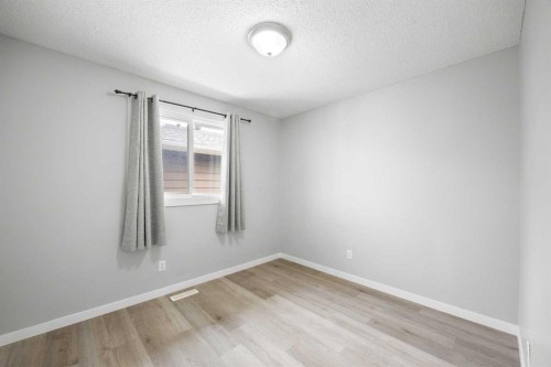 35 Bermuda Drive Nw, Calgary, AB - Indoor Photo Showing Other Room