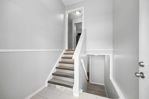 35 Bermuda Drive Nw, Calgary, AB - Indoor Photo Showing Other Room