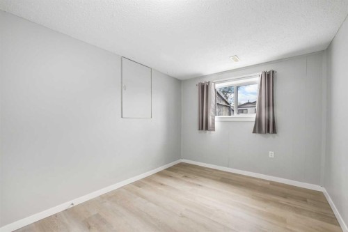 35 Bermuda Drive Nw, Calgary, AB - Indoor Photo Showing Other Room