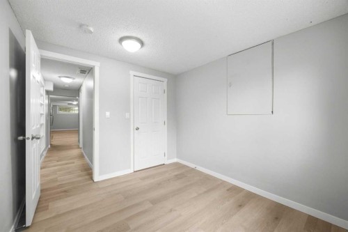 35 Bermuda Drive Nw, Calgary, AB - Indoor Photo Showing Other Room