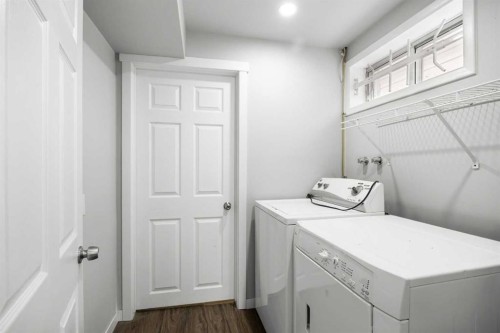 35 Bermuda Drive Nw, Calgary, AB - Indoor Photo Showing Laundry Room