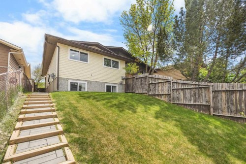 35 Bermuda Drive Nw, Calgary, AB - Outdoor