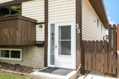 35 Bermuda Drive Nw, Calgary, AB - Outdoor With Exterior