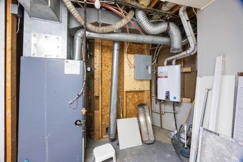 35 Bermuda Drive Nw, Calgary, AB - Indoor Photo Showing Basement