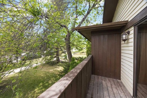 35 Bermuda Drive Nw, Calgary, AB - Outdoor