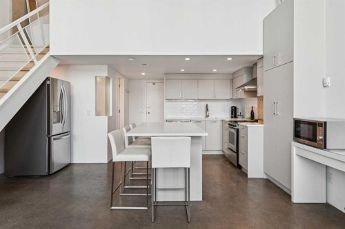 511-535 8 Avenue Se, Calgary, AB - Indoor Photo Showing Kitchen With Upgraded Kitchen