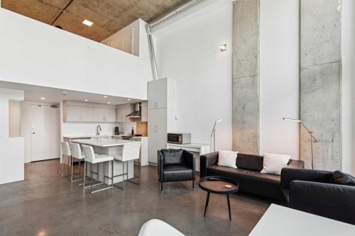511-535 8 Avenue Se, Calgary, AB - Indoor Photo Showing Living Room