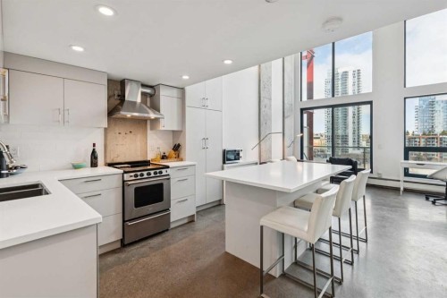 511-535 8 Avenue Se, Calgary, AB - Indoor Photo Showing Kitchen With Upgraded Kitchen
