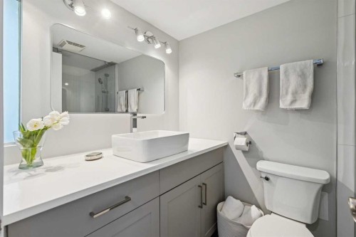 511-535 8 Avenue Se, Calgary, AB - Indoor Photo Showing Bathroom