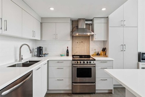 511-535 8 Avenue Se, Calgary, AB - Indoor Photo Showing Kitchen With Double Sink With Upgraded Kitchen