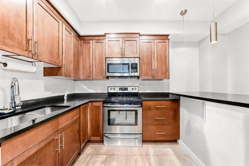 210-1005A Westmount Drive, Strathmore, AB - Indoor Photo Showing Kitchen With Stainless Steel Kitchen With Double Sink
