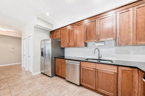 210-1005A Westmount Drive, Strathmore, AB - Indoor Photo Showing Kitchen With Double Sink