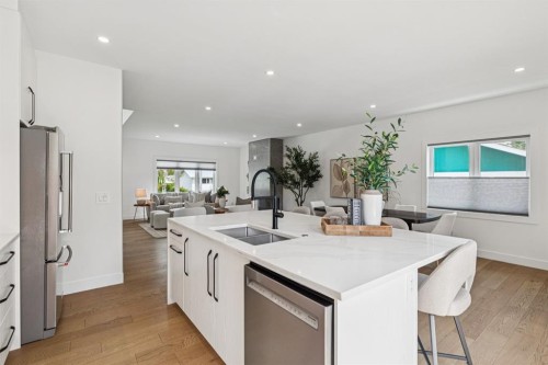 4747 26 Avenue Sw, Calgary, AB - Indoor Photo Showing Kitchen With Double Sink With Upgraded Kitchen