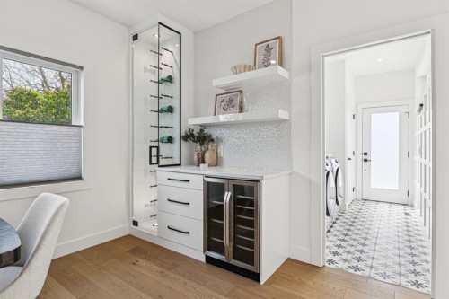 4747 26 Avenue Sw, Calgary, AB - Indoor Photo Showing Other Room