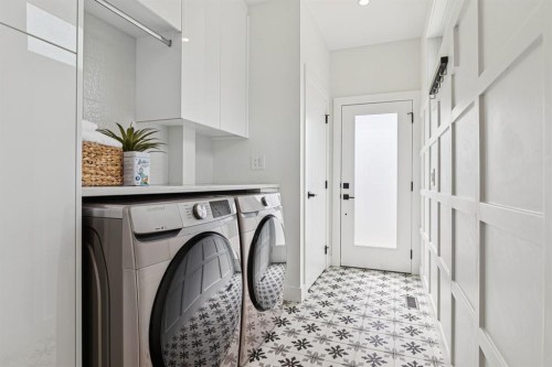 4747 26 Avenue Sw, Calgary, AB - Indoor Photo Showing Laundry Room