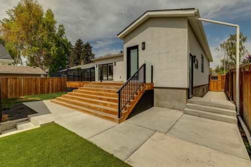 4747 26 Avenue Sw, Calgary, AB - Outdoor With Exterior