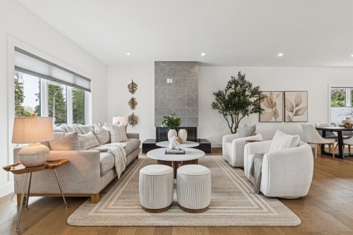 4747 26 Avenue Sw, Calgary, AB - Indoor Photo Showing Living Room