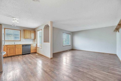 312 Strathaven Drive, Strathmore, AB - Indoor Photo Showing Kitchen