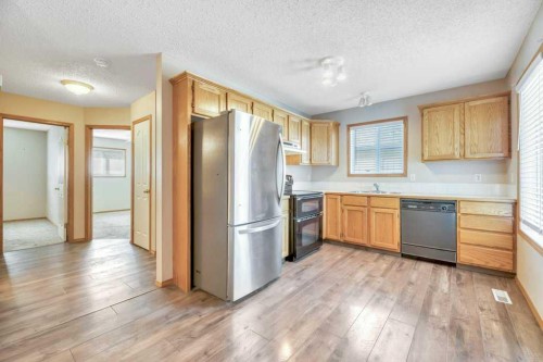 312 Strathaven Drive, Strathmore, AB - Indoor Photo Showing Kitchen