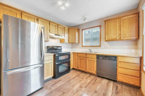 312 Strathaven Drive, Strathmore, AB - Indoor Photo Showing Kitchen