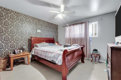 314 Bruce Avenue, Carbon, AB - Indoor Photo Showing Bedroom