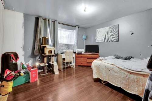 314 Bruce Avenue, Carbon, AB - Indoor Photo Showing Bedroom